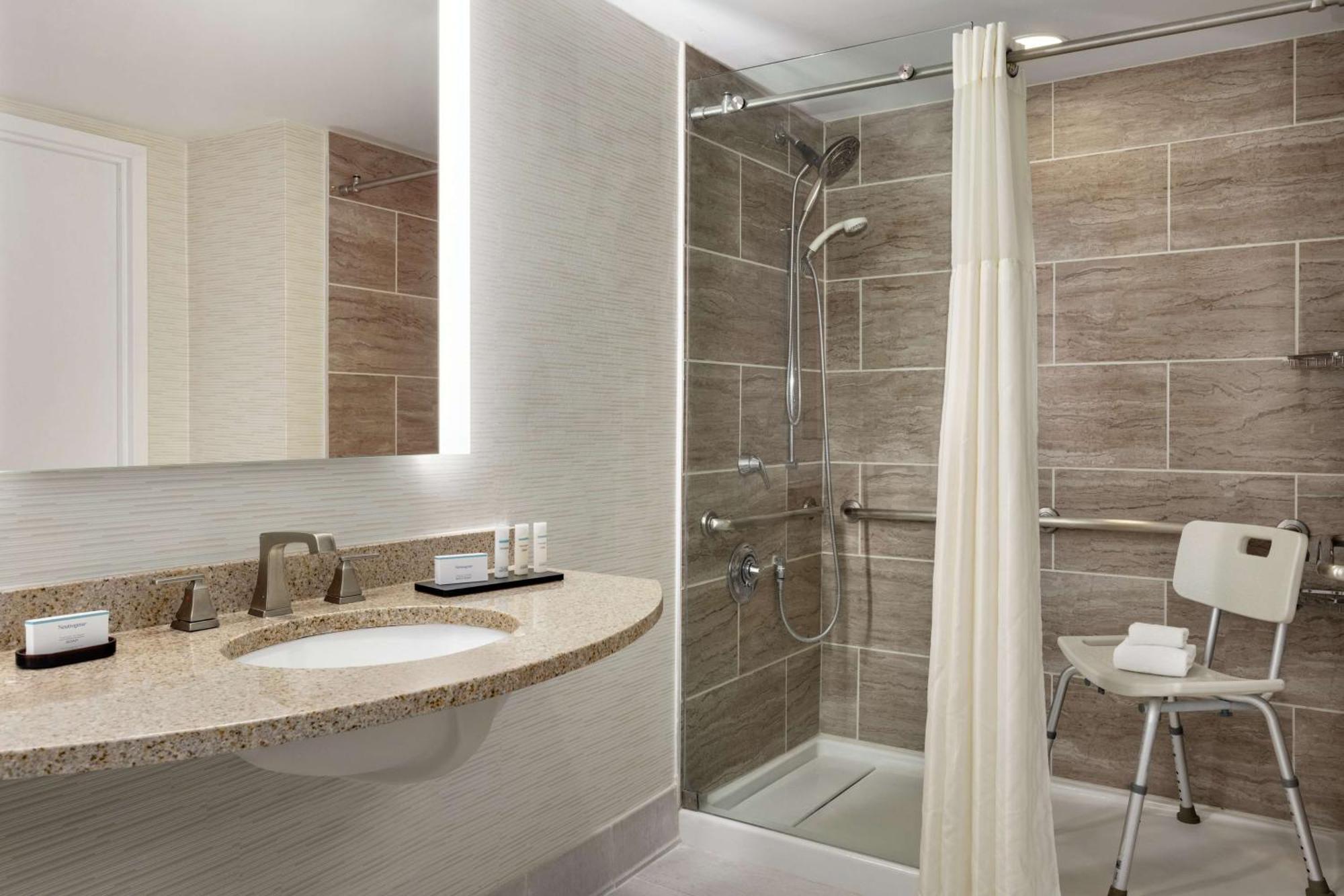 Embassy Suites By Hilton Philadelphia Valley Forge Wayne Exteriér fotografie